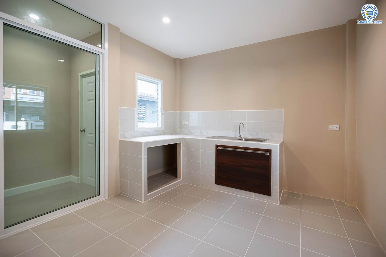 บ้านมือสองตกแต่งใหม่ โครงการ ดีซิโอ้ อรดา ราชพฤกษ์ หลังมุม เนื้อที่ 50.6 ตร.ว. ตอบโจทย์ทุกการอยู่อาศัย ฟังก์ชัน 3 ห้องนอน 3 ห้องน้ำ 2 ที่จอดรถ บรรยากาศเงียบสงบ บนทำเลเดินทางสะดวก เชื่อมต่อหลายเส้นทาง ใกล้รถไฟฟ้าสายสีม่วง "สถานีบางรักใหญ่"